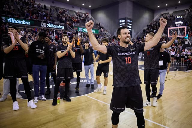 Coviran Granada-Valencia BC (85-79)