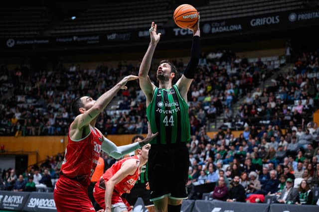 Tomic, tercer reboteador Penya