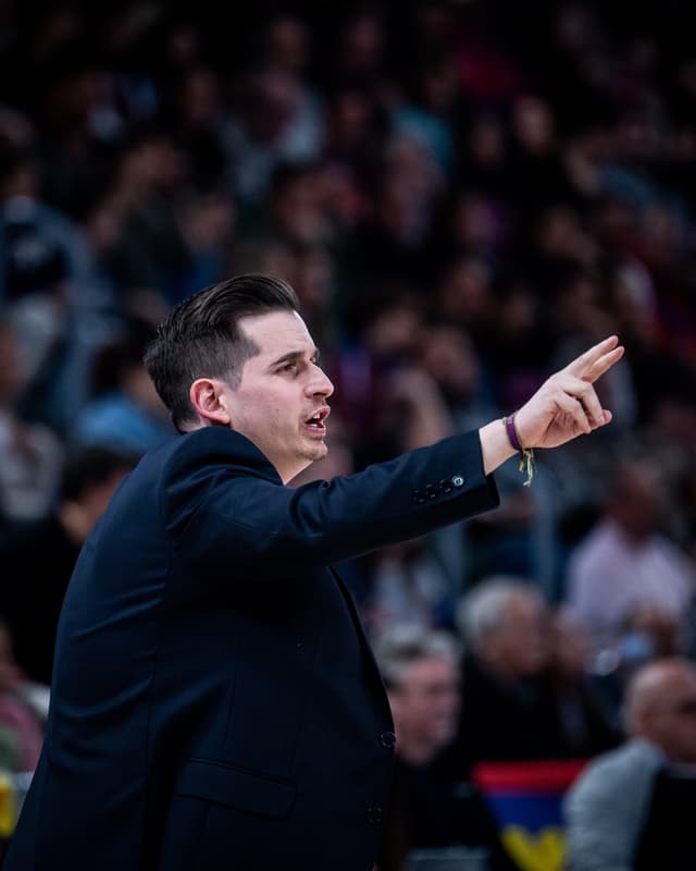 Arturo Ruiz debuta con 33 años