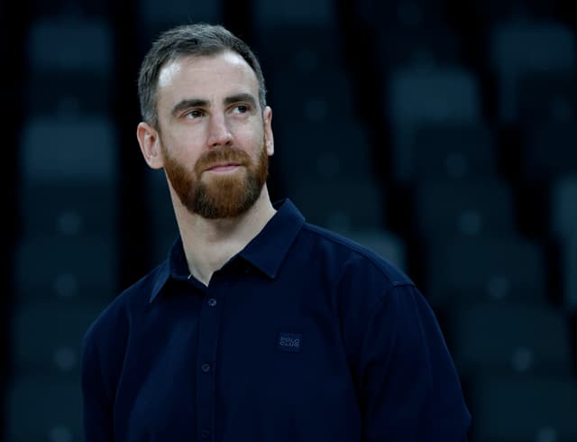 Víctor Claver se une a la acb