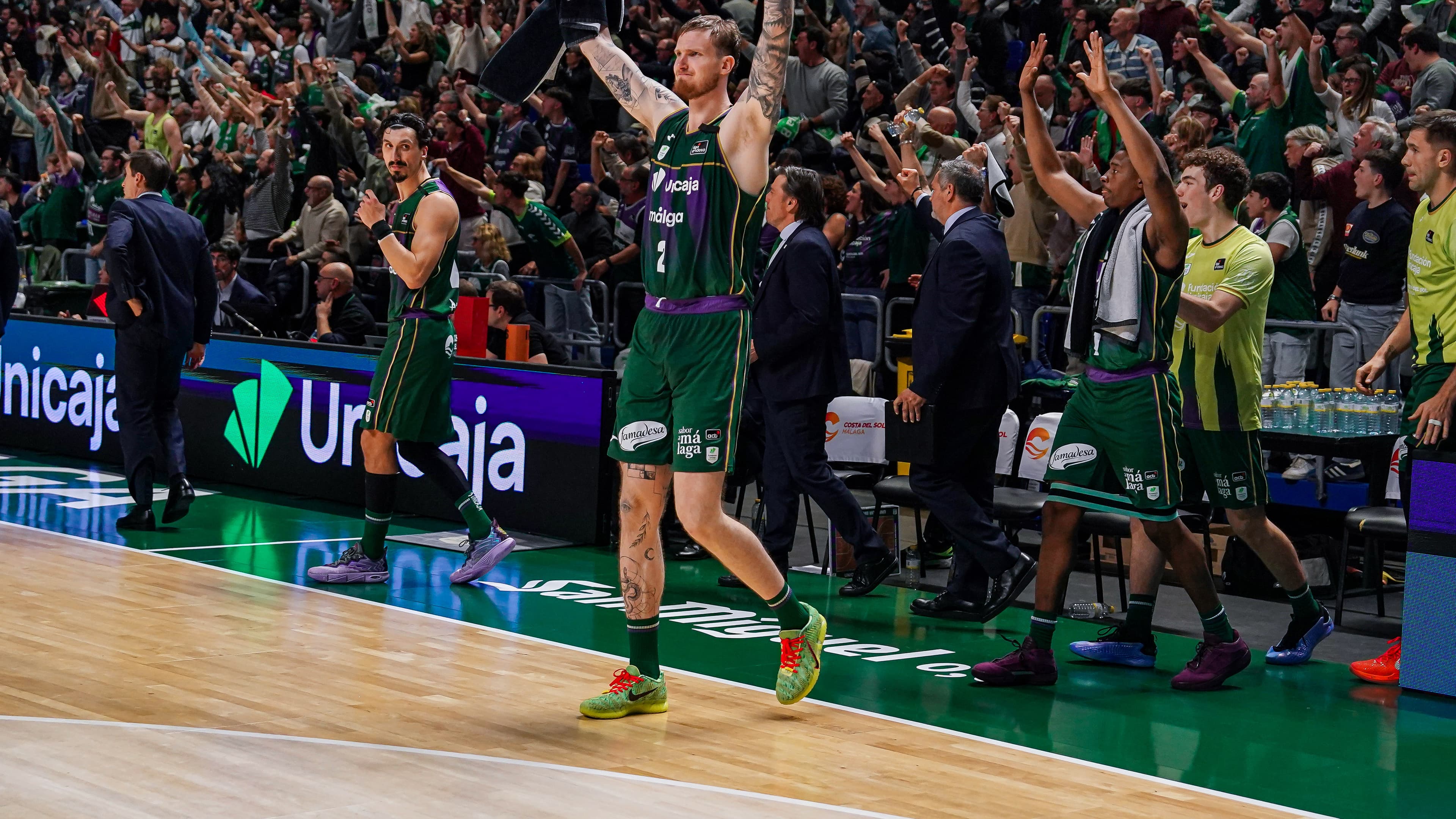 Unicaja celebra la victoria 900