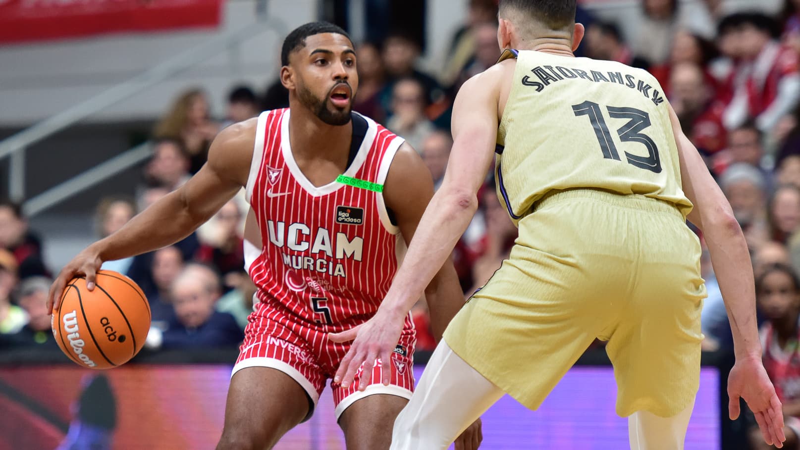 David DeJulius controla el balón