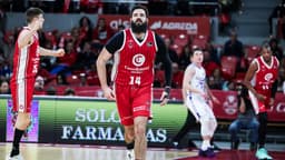 Bojan Dubljevic celebra una canasta