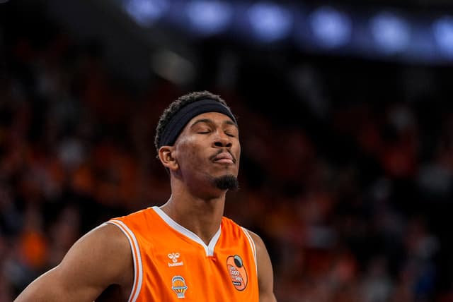 Sigue la maldición del anfitrión