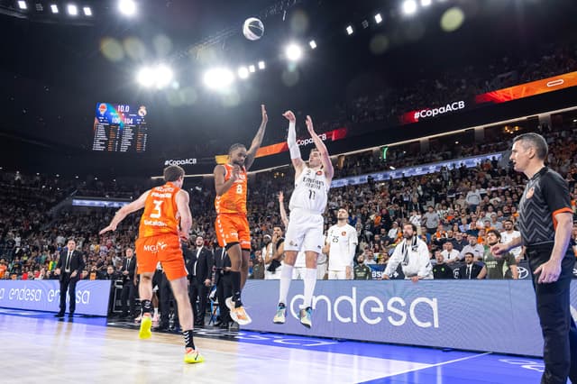 Hezonja: 7 triples de récord