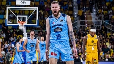 Dominik Mavra celebra efusivamente