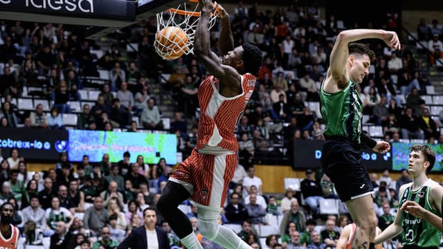 UCAM Murcia conquista Badalona con una oda al basket (67-89)