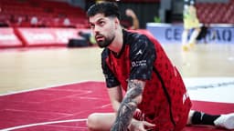 Santi Yusta, durante el calentamiento