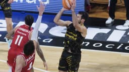 Bruno Fitipaldo lanza a canasta