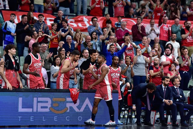 DeJulius: ¡¡31 puntos y 11 asistencias!!