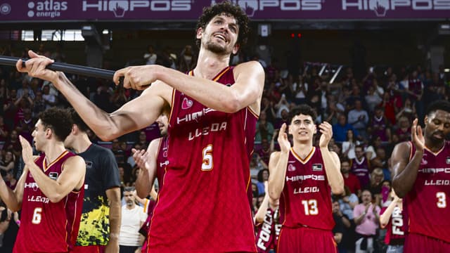 Paulí y Ejim desatan la locura en el Barris Nord ante el Barça (90-80)