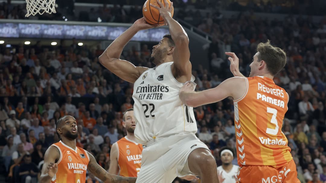 Tavares, enorme en la zona