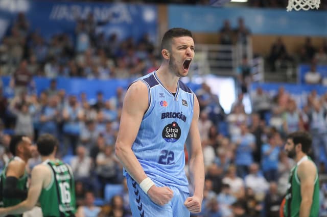 Mavra lidera el triunfo del Rio Breogán ante el Asisa Joventut (93-86)