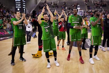 La plantilla nazarí celebra el triunfo