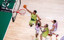 Bandeja de Tyson Pérez