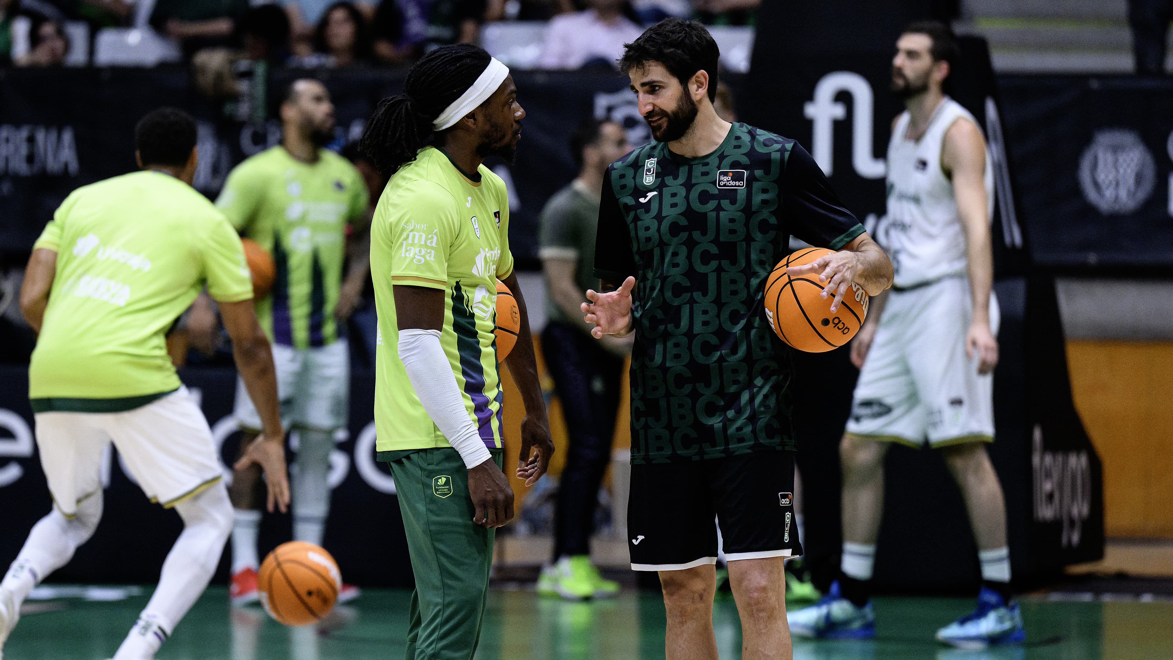 Kendrick Perry y Ricky Rubio conversan