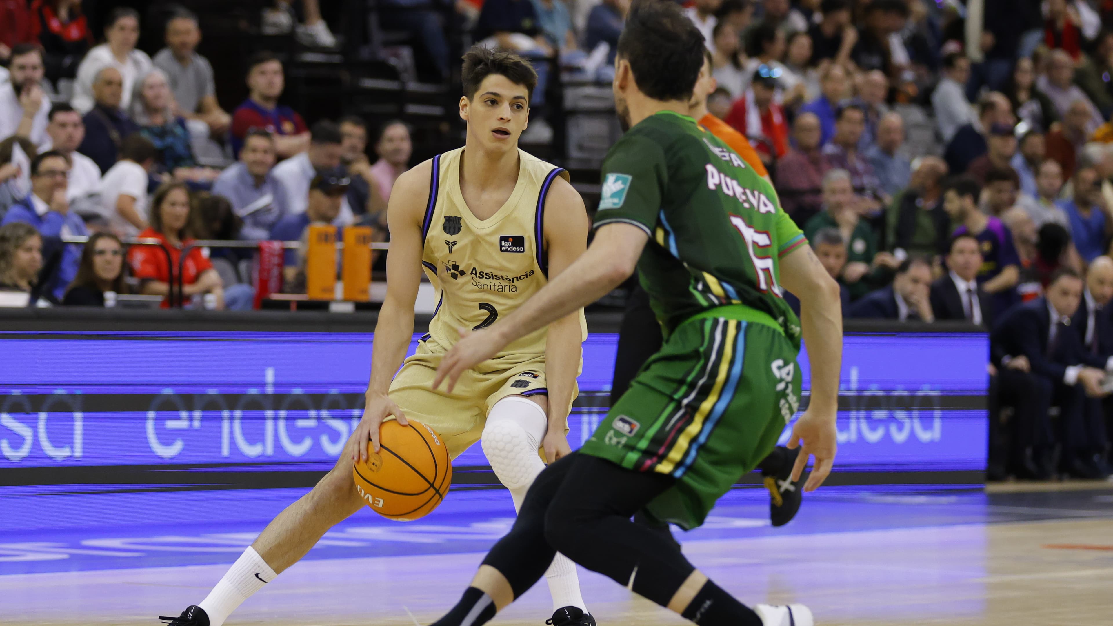 Juani Marcos con el balón