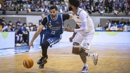Leo Meindl sube el balón