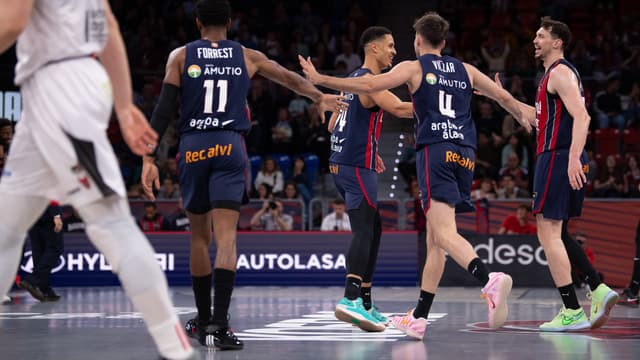 El Kosner Baskonia se desmelena ante Coviran Granada (121-85)