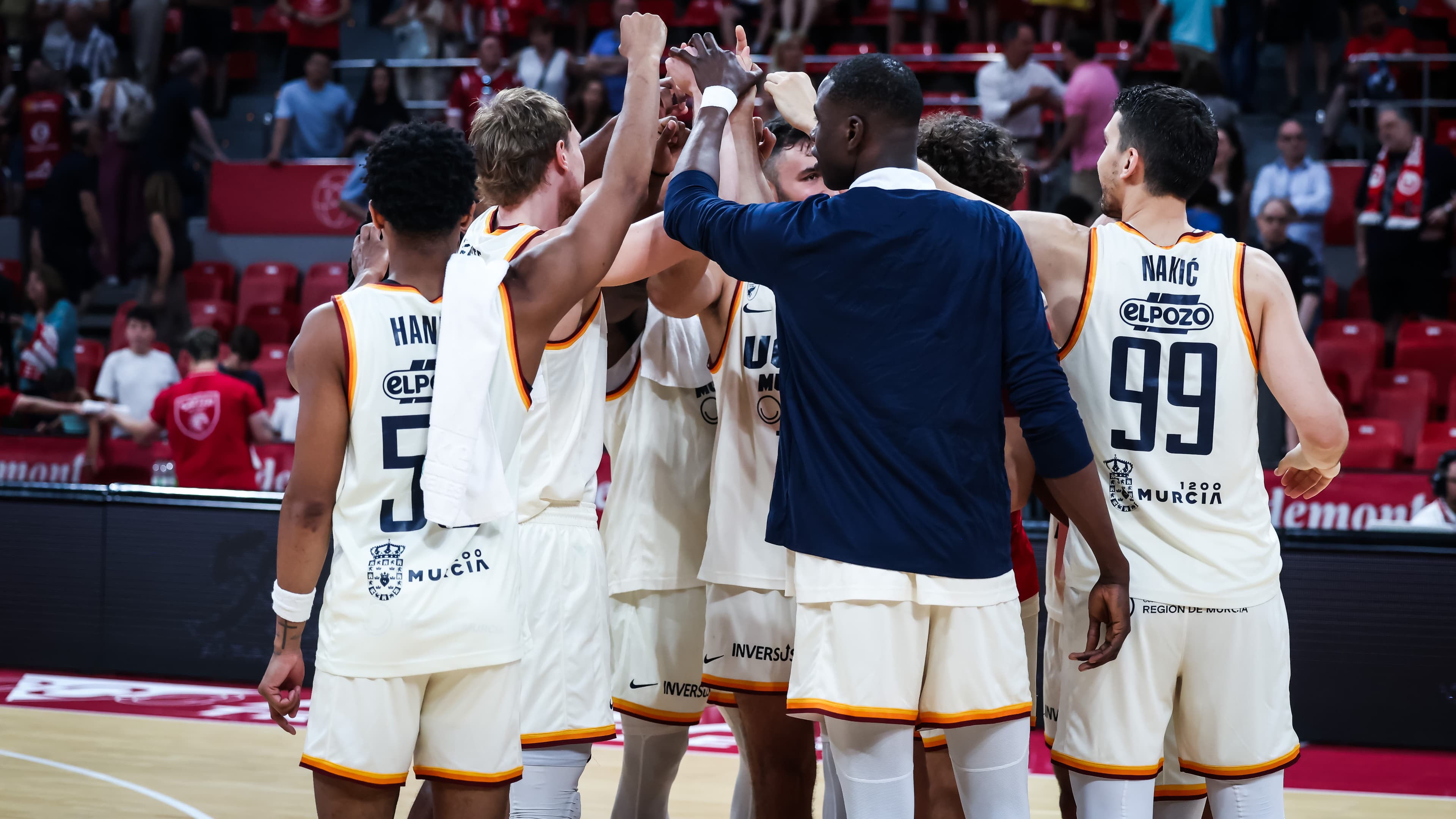 Celebración del UCAM Murcia en Zaragoza