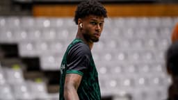 Miguel Allen en el calentamiento