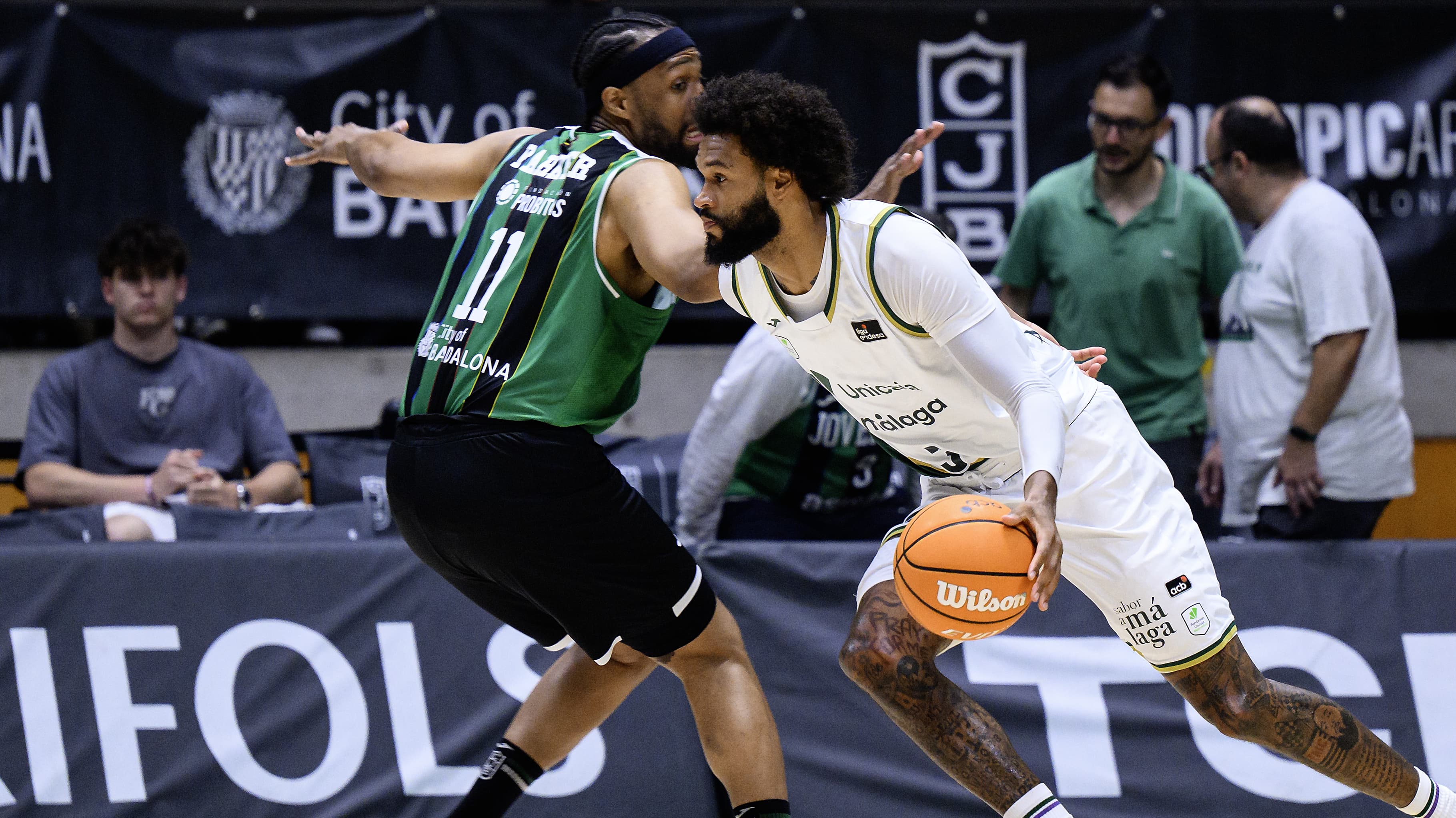 James Webb sube el balón
