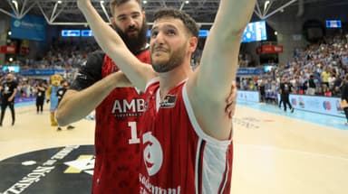 Marco Spissu celebra su canasta decisiva frente a Rio Breogan