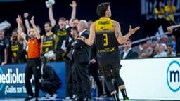 Celebración de Jaime Fernández tras el triple ganador en Madrid
