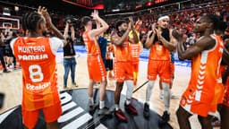 Valencia Basket celebra el 1-0 en cuartos