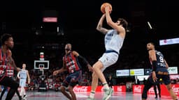 Lanzamiento triple de Ricky Rubio
