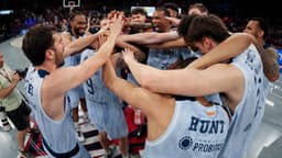 Asisa Joventut celebra el pase a semis