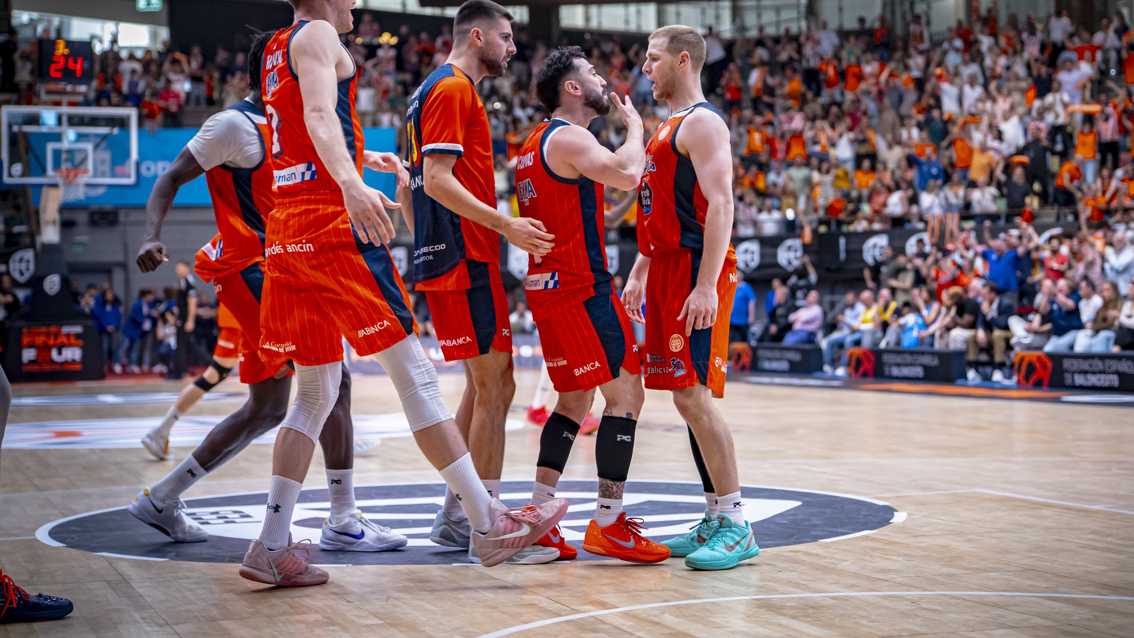 Basket Coruña celebra una canasta