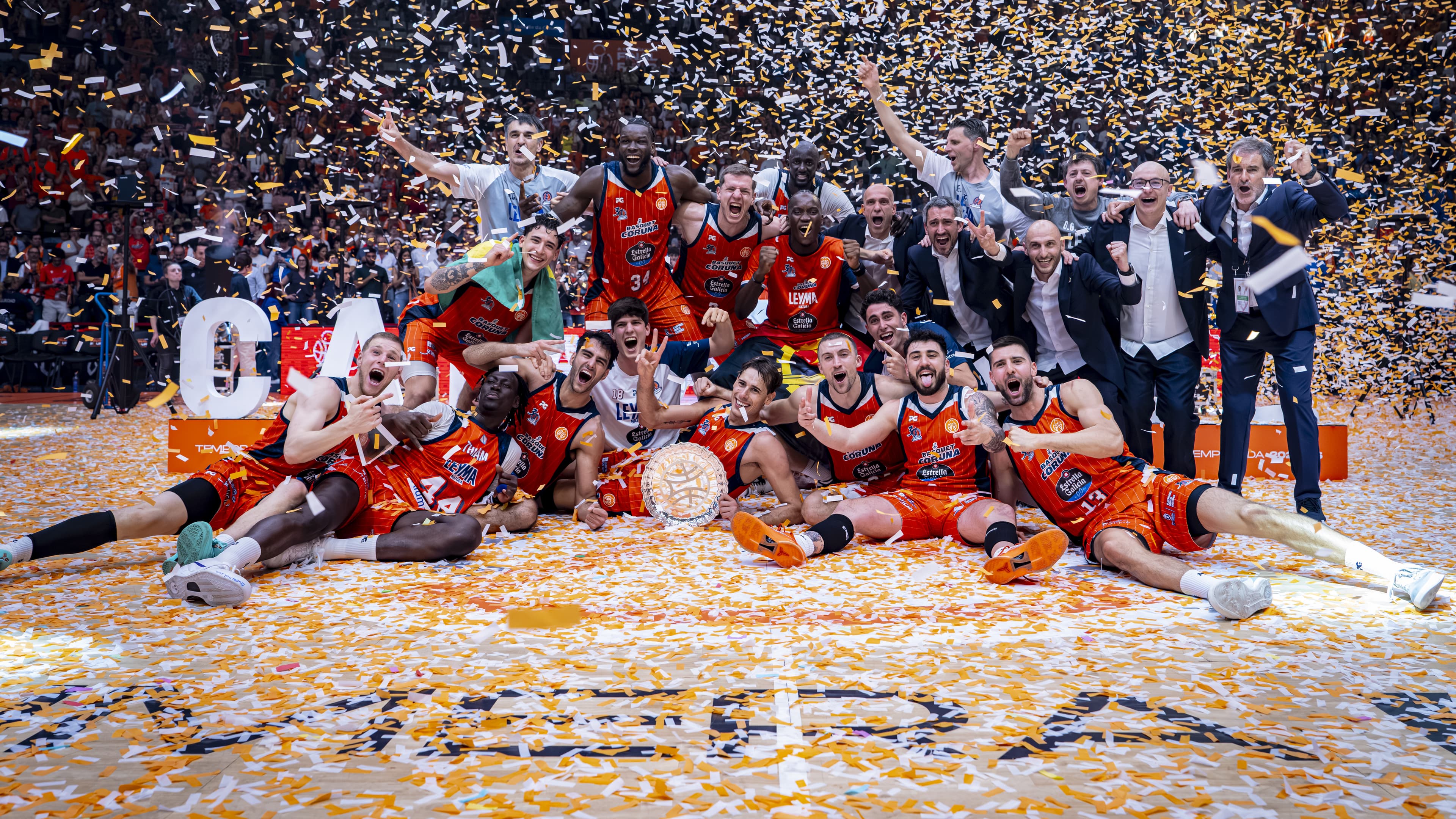 Leyma Coruña celebra tras vencer en la Final Four de Primera FEB