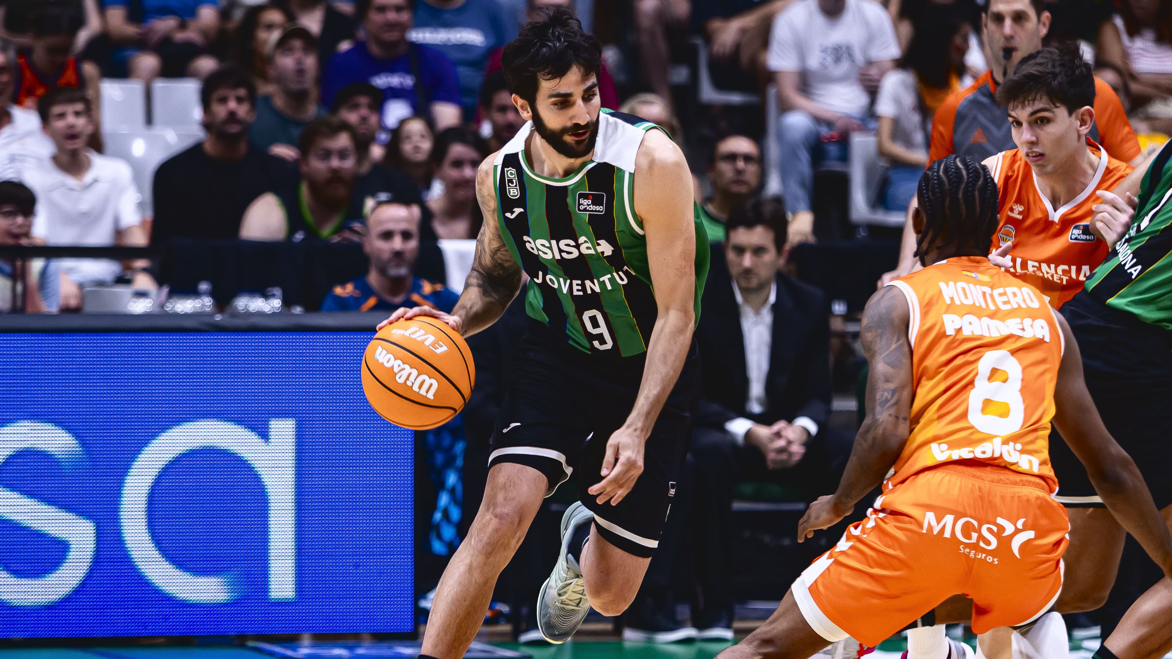 Ricky Rubio con el balón