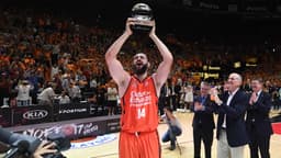 Bojan Dubljevic levantado el trofeo de MVP