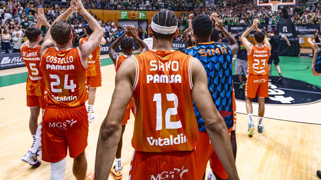 Valencia Basket celebra con su afición