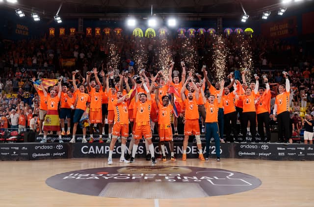 VALENCIA BASKET: ALEGRE PARTITURA DE CAMPEÓN