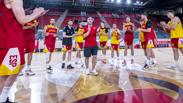 España, a amarrar el liderato de grupo ante el colista Dinamarca
