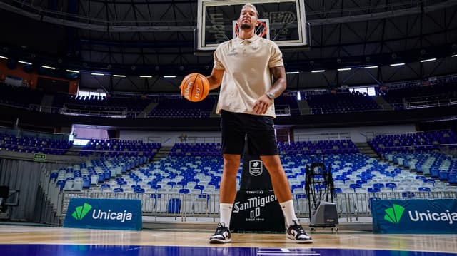 Willy Hernangómez, presentado como jugador de Unicaja