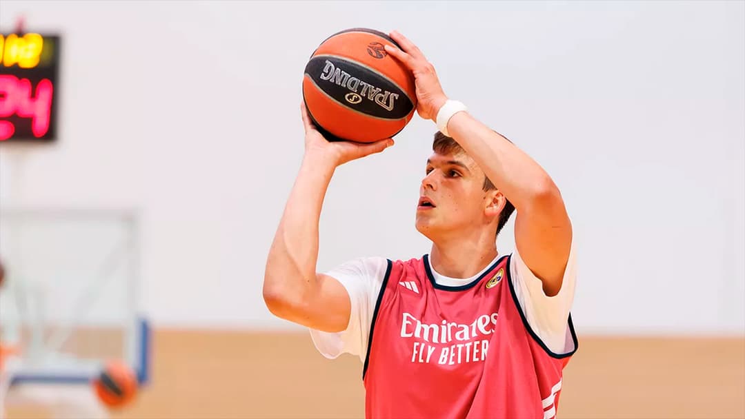 Jaime Pradilla entrenando con la camiseta del Real Madrid