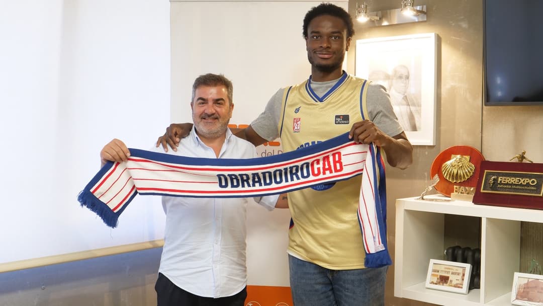 Caleb Agada, presentado con el Monbus Obradoiro
