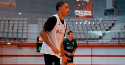 Isaac Nogués entrenando con ASISA Joventut