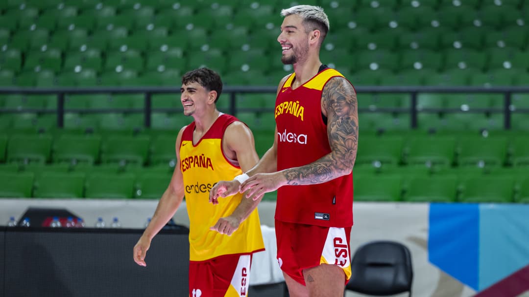 Willy Hernangomez y Álvaro Cárdenas durante la sesión de tiro de la selección española