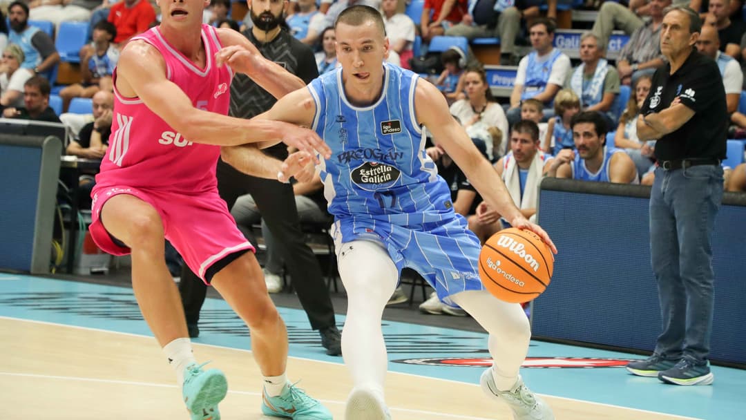 Aranitovic ataca el aro en el encuentro de pretemporada ante Mega Basket
