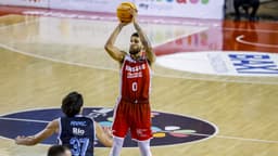 Timmy Allen lanza a canasta