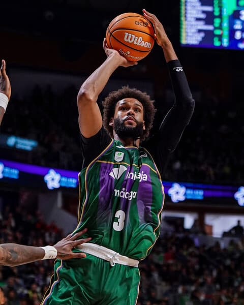 👌 James WEBB sonríe con el Unicaja