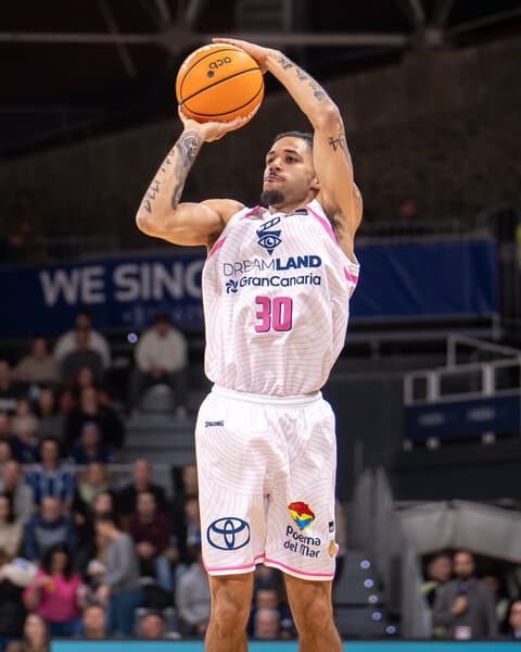 🎯 Kassius ROBERTSON seguirá enchufando en Andorra