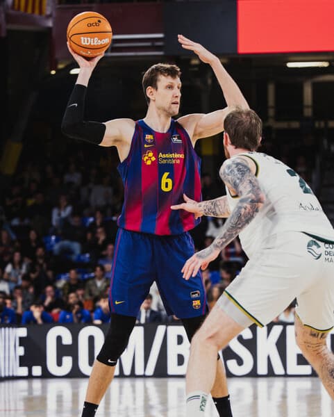 👍 VESELY se marca el partido perfecto