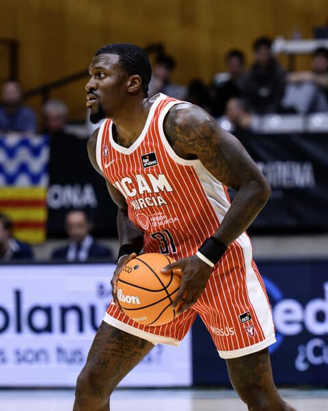 😬 Dylan ENNIS seguirá sonriendo en Murcia