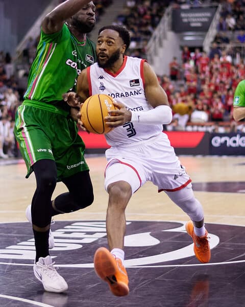 ❄️ Aaron BEST se crece con puntos y triples